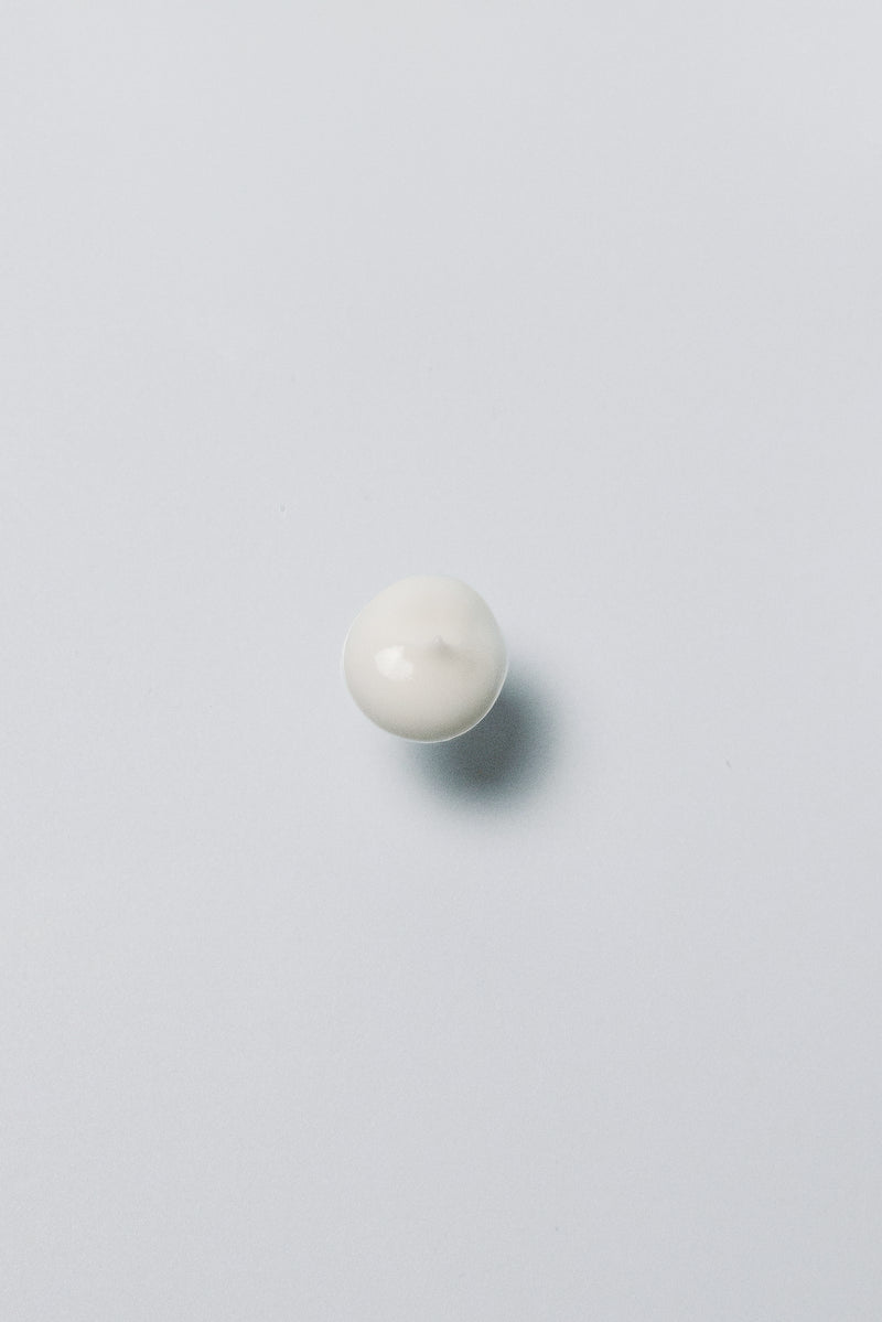 Jellyfish Peptide × Antioxidant Serum glossy texture swatch — Aliangé peptide antioxidant formula